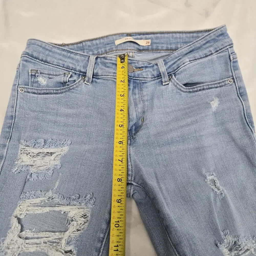 Levi's 711 Distressed Skinny Jeans Size 26 Waist Light Wash Blue